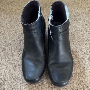 Clark's Bootie Short Black Leather Ankle Boots Women's 9 Wide Casual Heel EUC